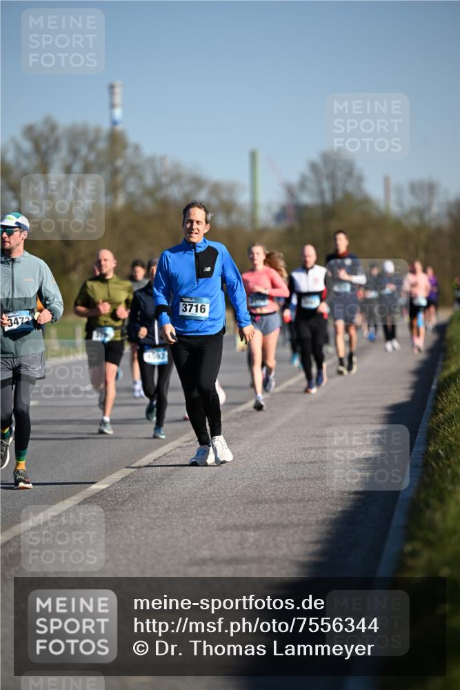 06.04.2025 - 44. Internationalen Wilhelmsburger Insellauf Dr. Thomas Lammeyer http://msf.ph/oto/7556344 06.04.2025 09:32:16 Laufen 3472, 4593, 3716 meine-sportfotos.de