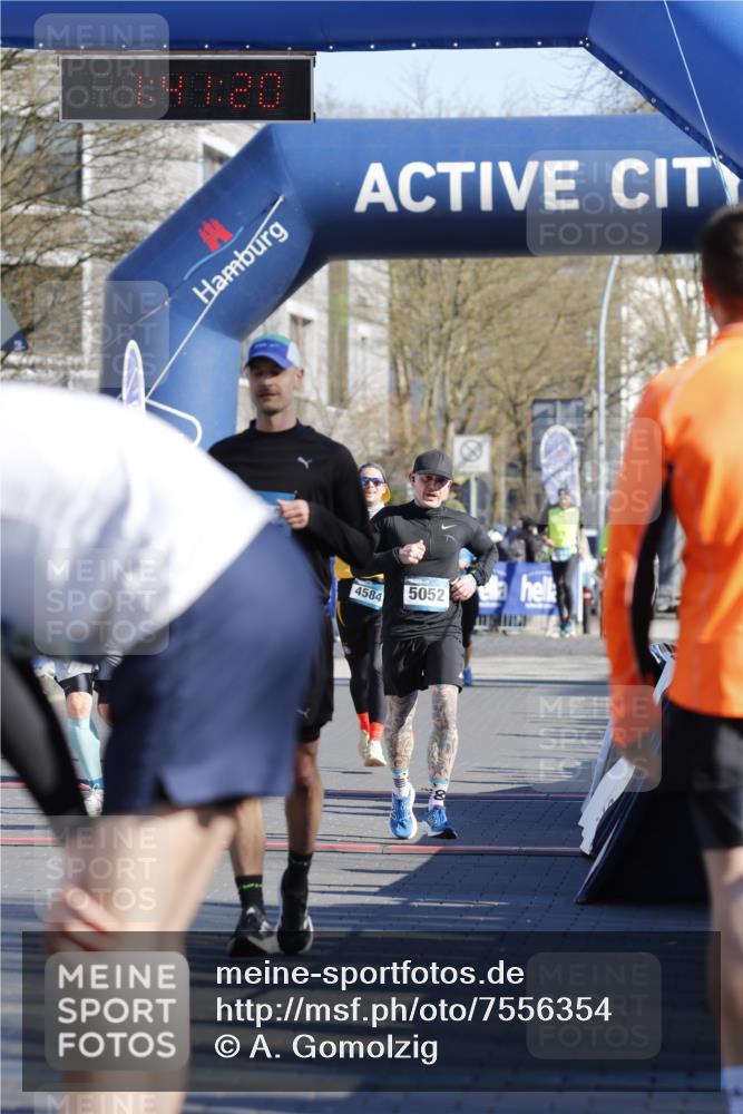 06.04.2025 - 44. Internationalen Wilhelmsburger Insellauf A. Gomolzig http://msf.ph/oto/7556354 06.04.2025 10:31:18 Ziel 3132, 3623, 5052 meine-sportfotos.de