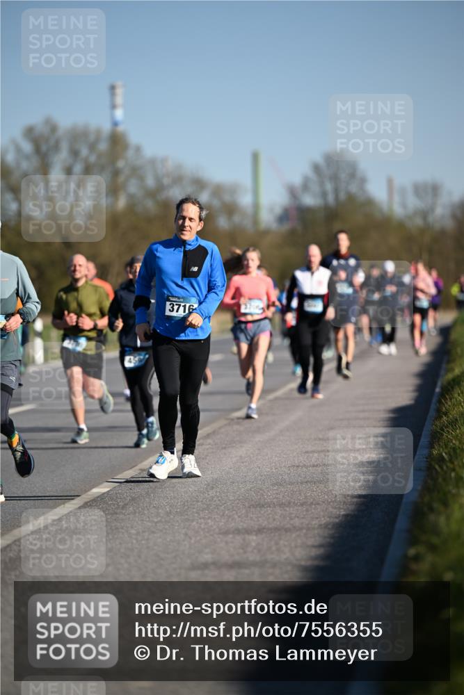 06.04.2025 - 44. Internationalen Wilhelmsburger Insellauf Dr. Thomas Lammeyer http://msf.ph/oto/7556355 06.04.2025 09:32:16 Laufen 5700, 3716 meine-sportfotos.de