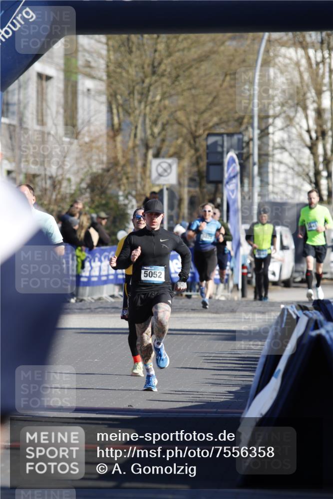 06.04.2025 - 44. Internationalen Wilhelmsburger Insellauf A. Gomolzig http://msf.ph/oto/7556358 06.04.2025 10:31:16 Ziel 3132, 3323 meine-sportfotos.de