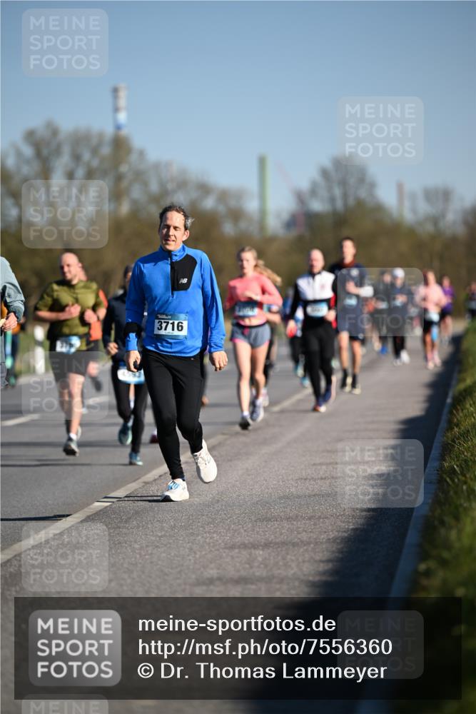 06.04.2025 - 44. Internationalen Wilhelmsburger Insellauf Dr. Thomas Lammeyer http://msf.ph/oto/7556360 06.04.2025 09:32:16 Laufen 3716 meine-sportfotos.de