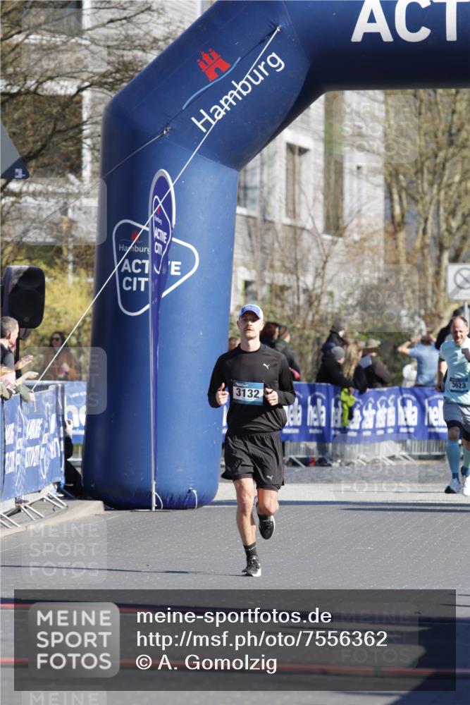 06.04.2025 - 44. Internationalen Wilhelmsburger Insellauf A. Gomolzig http://msf.ph/oto/7556362 06.04.2025 10:31:12 Ziel 3323 meine-sportfotos.de