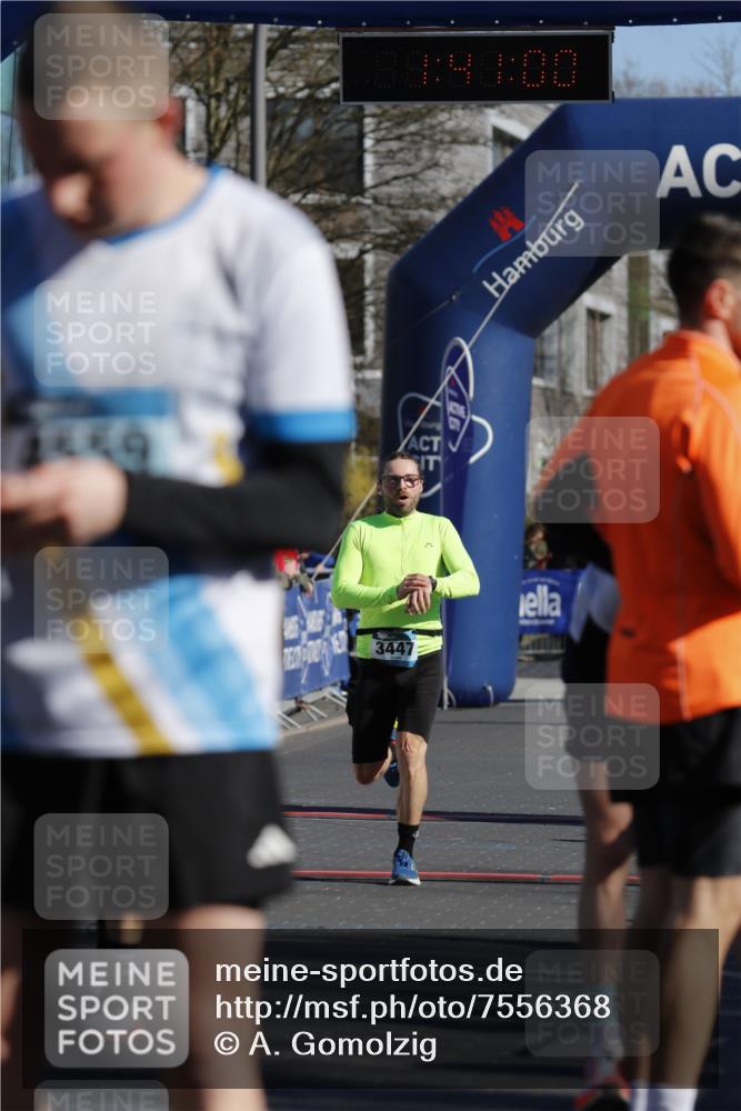 06.04.2025 - 44. Internationalen Wilhelmsburger Insellauf A. Gomolzig http://msf.ph/oto/7556368 06.04.2025 10:30:58 Ziel 3447, 3699, 3939, 4471, 4472, 4546 meine-sportfotos.de
