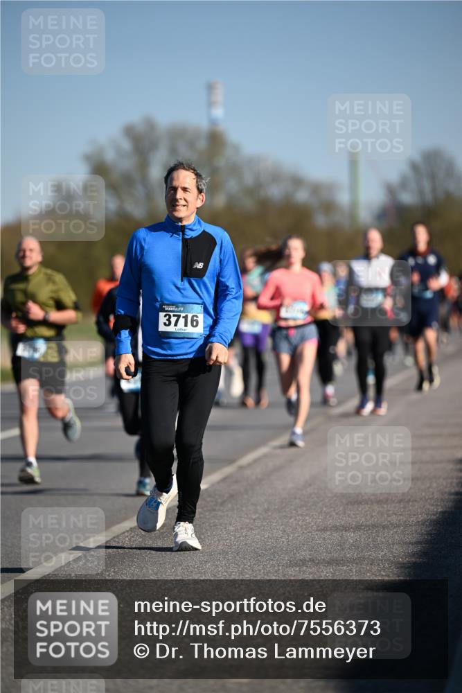 06.04.2025 - 44. Internationalen Wilhelmsburger Insellauf Dr. Thomas Lammeyer http://msf.ph/oto/7556373 06.04.2025 09:32:18 Laufen 3716 meine-sportfotos.de