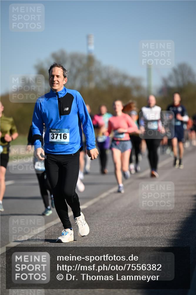 06.04.2025 - 44. Internationalen Wilhelmsburger Insellauf Dr. Thomas Lammeyer http://msf.ph/oto/7556382 06.04.2025 09:32:19 Laufen 3716 meine-sportfotos.de