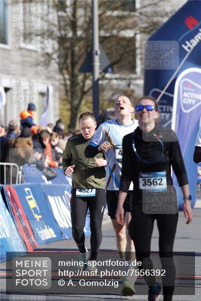 06.04.2025 - 44. Internationalen Wilhelmsburger Insellauf A. Gomolzig http://msf.ph/oto/7556392 06.04.2025 10:30:30 Ziel 3297, 3562, 4527, 4559, 5102 meine-sportfotos.de