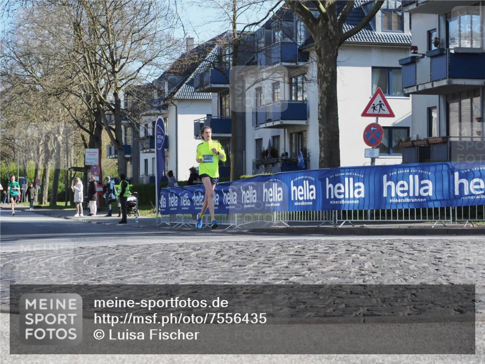 06.04.2025 - 44. Internationalen Wilhelmsburger Insellauf Luisa Fischer http://msf.ph/oto/7556435 06.04.2025 10:10:59 Ziel 5001 meine-sportfotos.de