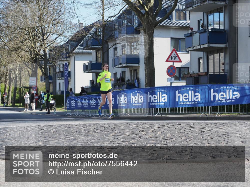 06.04.2025 - 44. Internationalen Wilhelmsburger Insellauf Luisa Fischer http://msf.ph/oto/7556442 06.04.2025 10:10:59 Ziel 5001 meine-sportfotos.de