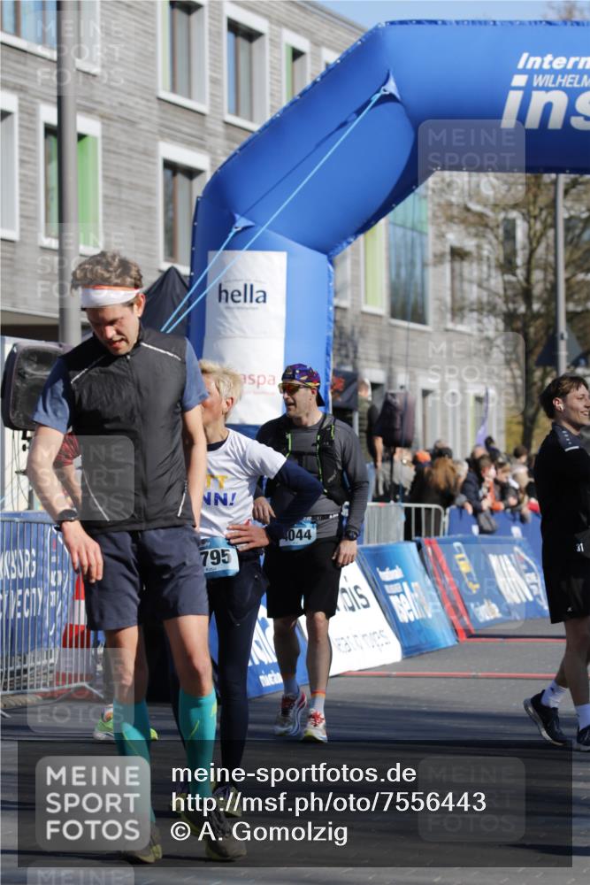 06.04.2025 - 44. Internationalen Wilhelmsburger Insellauf A. Gomolzig http://msf.ph/oto/7556443 06.04.2025 10:29:58 Ziel 3615, 3795, 4121, 4238 meine-sportfotos.de