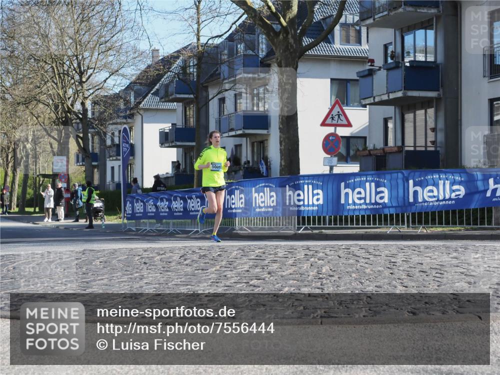 06.04.2025 - 44. Internationalen Wilhelmsburger Insellauf Luisa Fischer http://msf.ph/oto/7556444 06.04.2025 10:10:59 Ziel 5001 meine-sportfotos.de