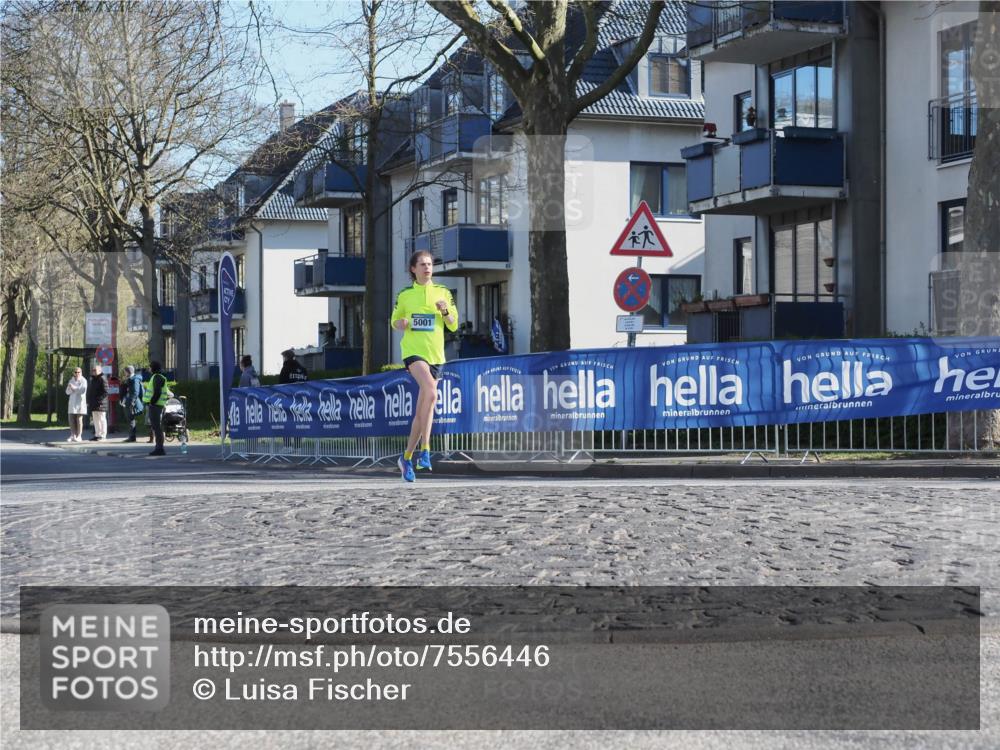 06.04.2025 - 44. Internationalen Wilhelmsburger Insellauf Luisa Fischer http://msf.ph/oto/7556446 06.04.2025 10:10:59 Ziel 5001 meine-sportfotos.de