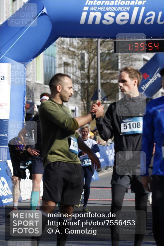 06.04.2025 - 44. Internationalen Wilhelmsburger Insellauf A. Gomolzig http://msf.ph/oto/7556453 06.04.2025 10:29:52 Ziel 3453, 3615, 3795, 3808, 4044, 4121, 4238, 5108 meine-sportfotos.de