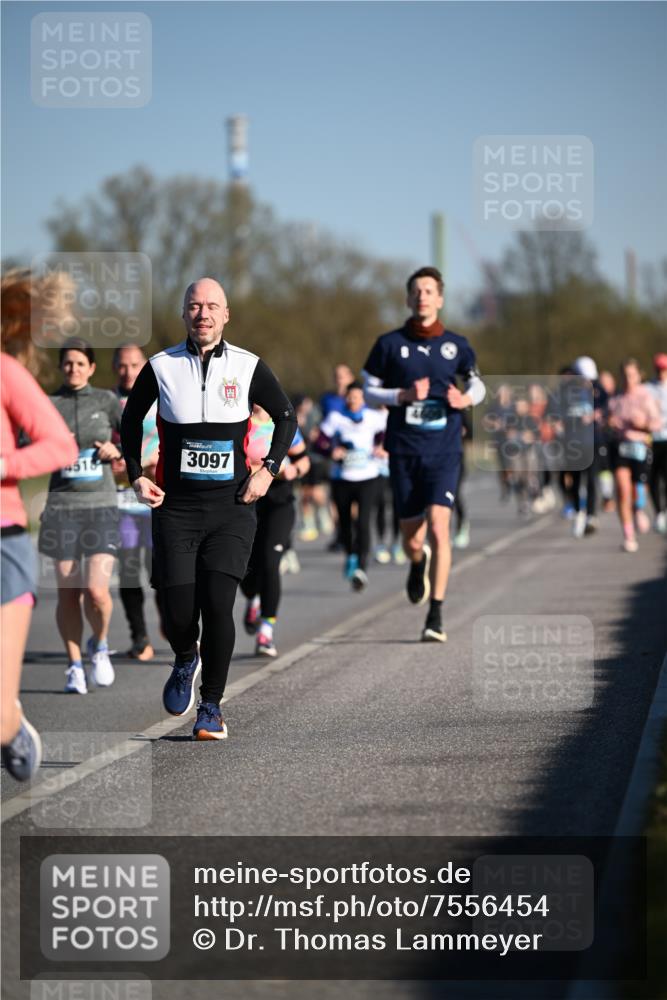 06.04.2025 - 44. Internationalen Wilhelmsburger Insellauf Dr. Thomas Lammeyer http://msf.ph/oto/7556454 06.04.2025 09:32:23 Laufen 3097 meine-sportfotos.de