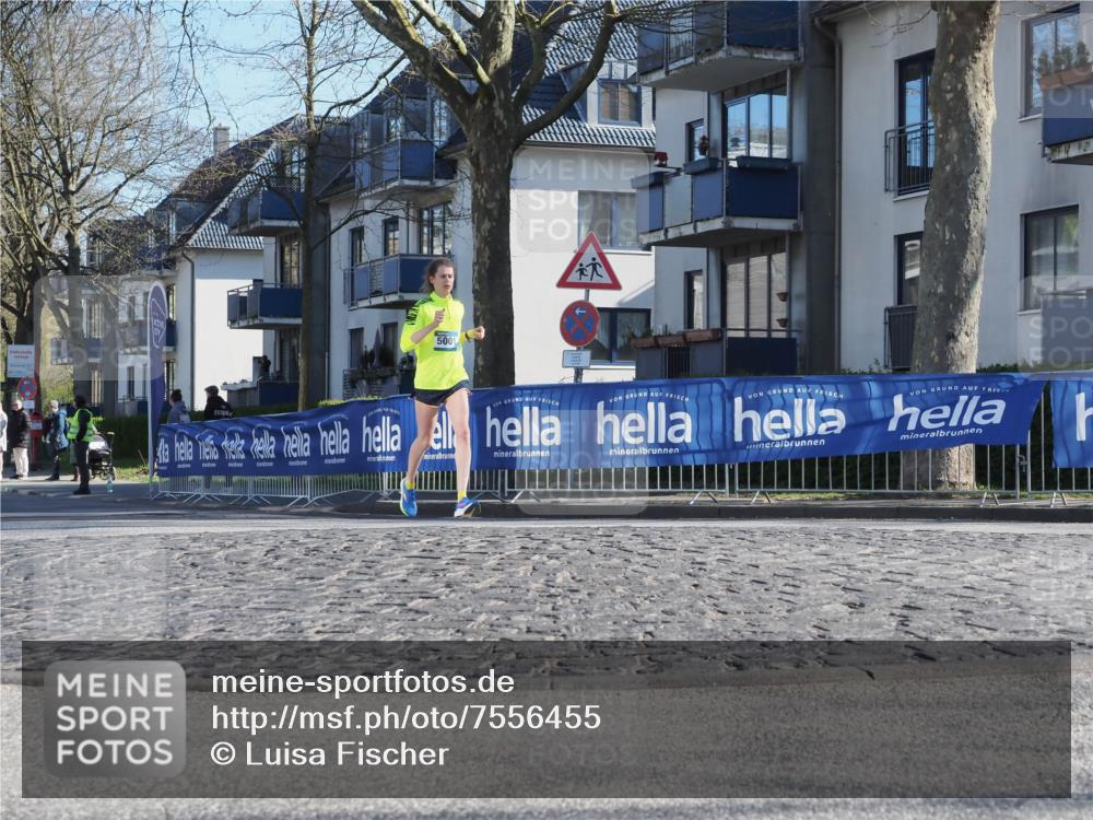 06.04.2025 - 44. Internationalen Wilhelmsburger Insellauf Luisa Fischer http://msf.ph/oto/7556455 06.04.2025 10:11:00 Ziel 5001 meine-sportfotos.de