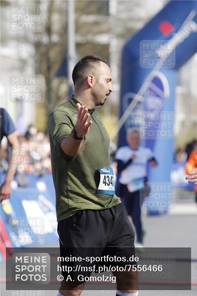 06.04.2025 - 44. Internationalen Wilhelmsburger Insellauf A. Gomolzig http://msf.ph/oto/7556466 06.04.2025 10:29:49 Ziel 3453, 3615, 3793, 3808, 4044, 4347, 5108 meine-sportfotos.de