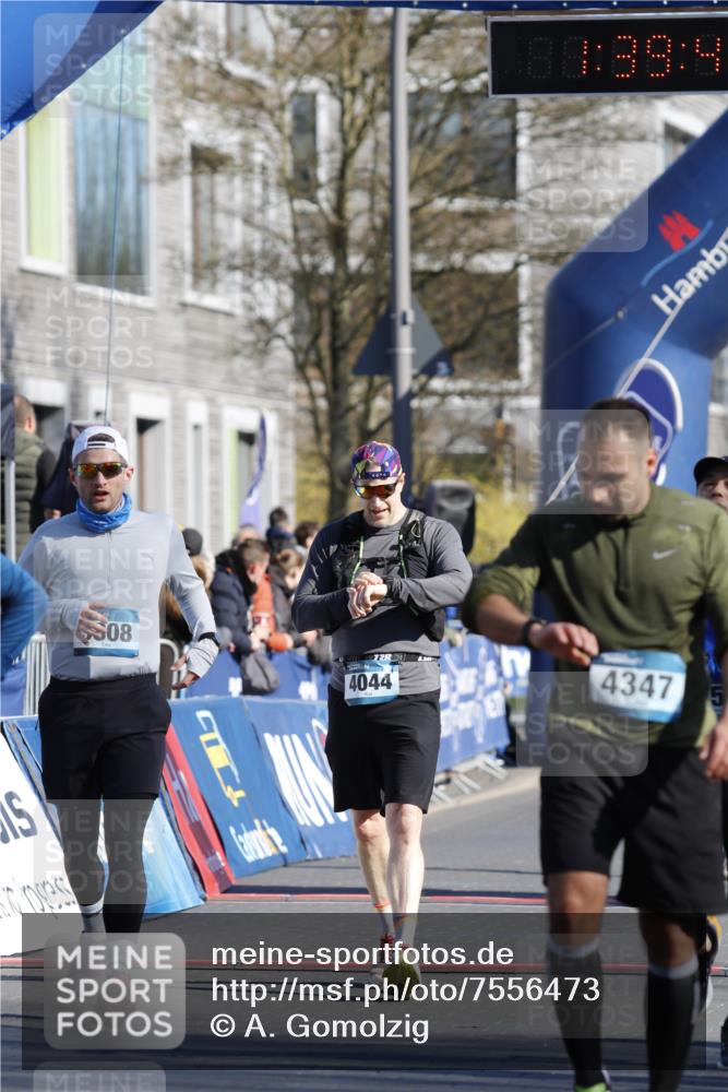 06.04.2025 - 44. Internationalen Wilhelmsburger Insellauf A. Gomolzig http://msf.ph/oto/7556473 06.04.2025 10:29:44 Ziel 3453, 3793, 3808, 4044, 4102, 4135, 4347, 5108 meine-sportfotos.de