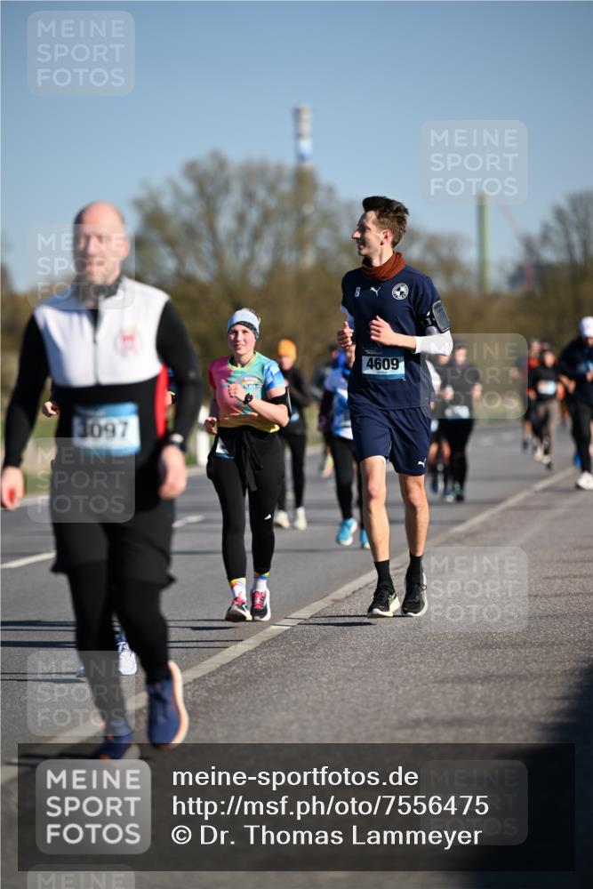 06.04.2025 - 44. Internationalen Wilhelmsburger Insellauf Dr. Thomas Lammeyer http://msf.ph/oto/7556475 06.04.2025 09:32:25 Laufen 3097, 4609 meine-sportfotos.de