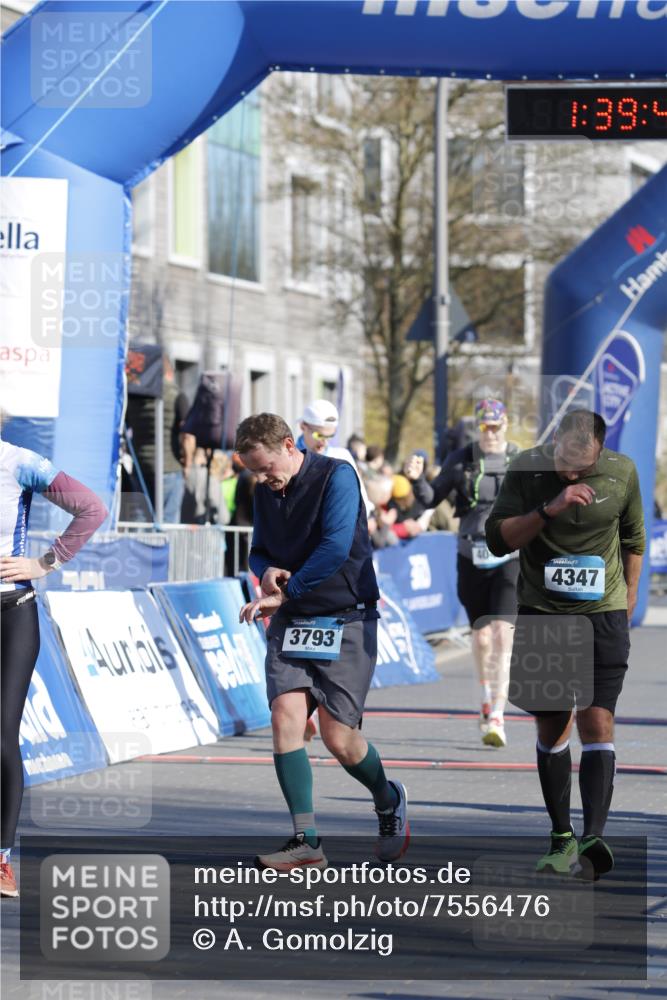 06.04.2025 - 44. Internationalen Wilhelmsburger Insellauf A. Gomolzig http://msf.ph/oto/7556476 06.04.2025 10:29:43 Ziel 3453, 3793, 3808, 4044, 4102, 4135, 4272, 4347, 5108 meine-sportfotos.de