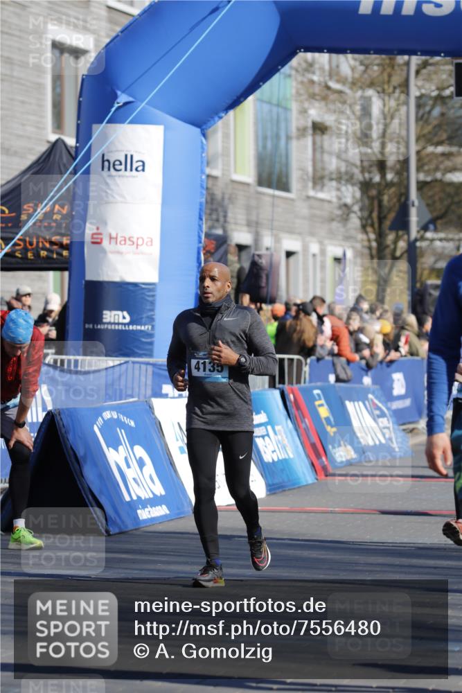 06.04.2025 - 44. Internationalen Wilhelmsburger Insellauf A. Gomolzig http://msf.ph/oto/7556480 06.04.2025 10:29:37 Ziel 3588, 4102, 4135, 4272, 4347 meine-sportfotos.de