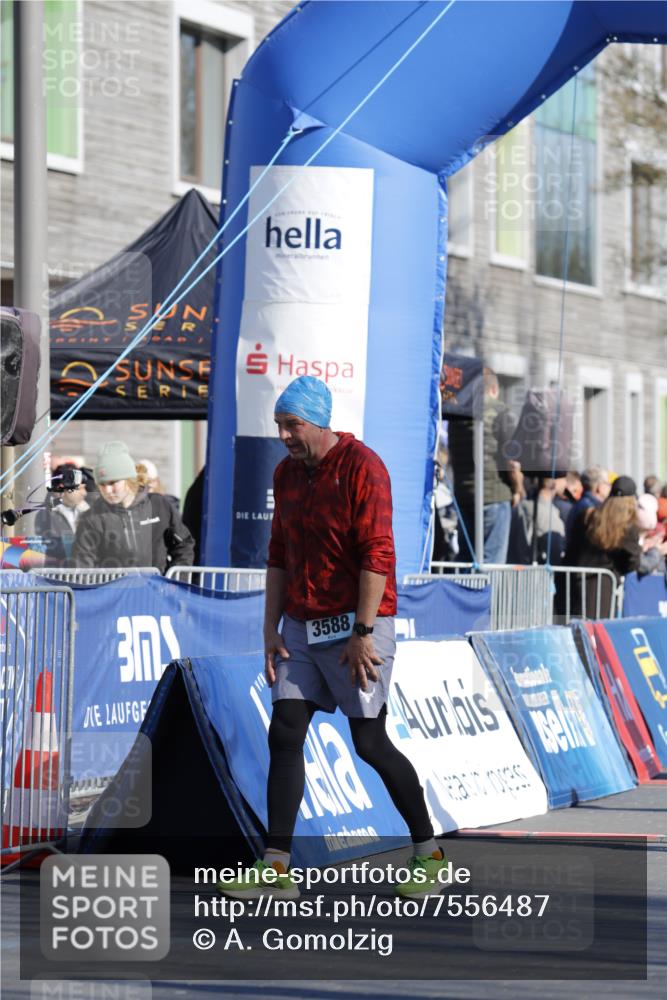06.04.2025 - 44. Internationalen Wilhelmsburger Insellauf A. Gomolzig http://msf.ph/oto/7556487 06.04.2025 10:29:34 Ziel 3588, 3741, 4102, 4135, 4272 meine-sportfotos.de