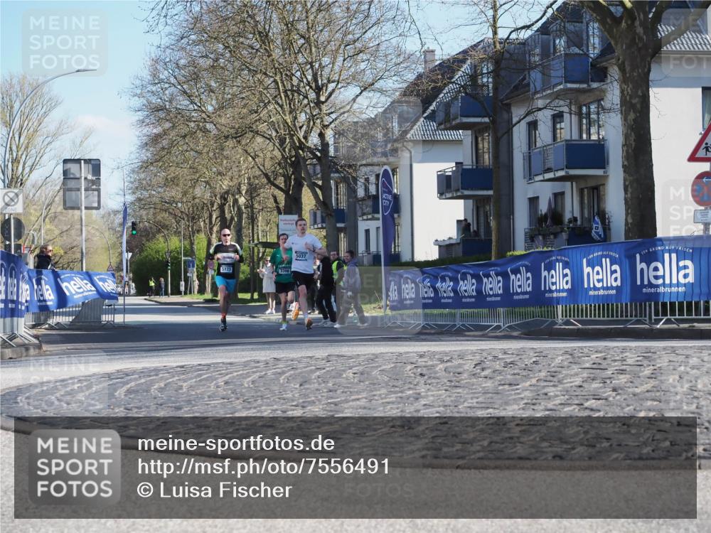 06.04.2025 - 44. Internationalen Wilhelmsburger Insellauf Luisa Fischer http://msf.ph/oto/7556491 06.04.2025 10:11:03 Ziel 5123, 3398, 5037 meine-sportfotos.de