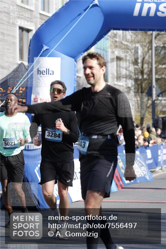 06.04.2025 - 44. Internationalen Wilhelmsburger Insellauf A. Gomolzig http://msf.ph/oto/7556497 06.04.2025 10:29:19 Ziel 3284, 3443, 3611, 5021 meine-sportfotos.de