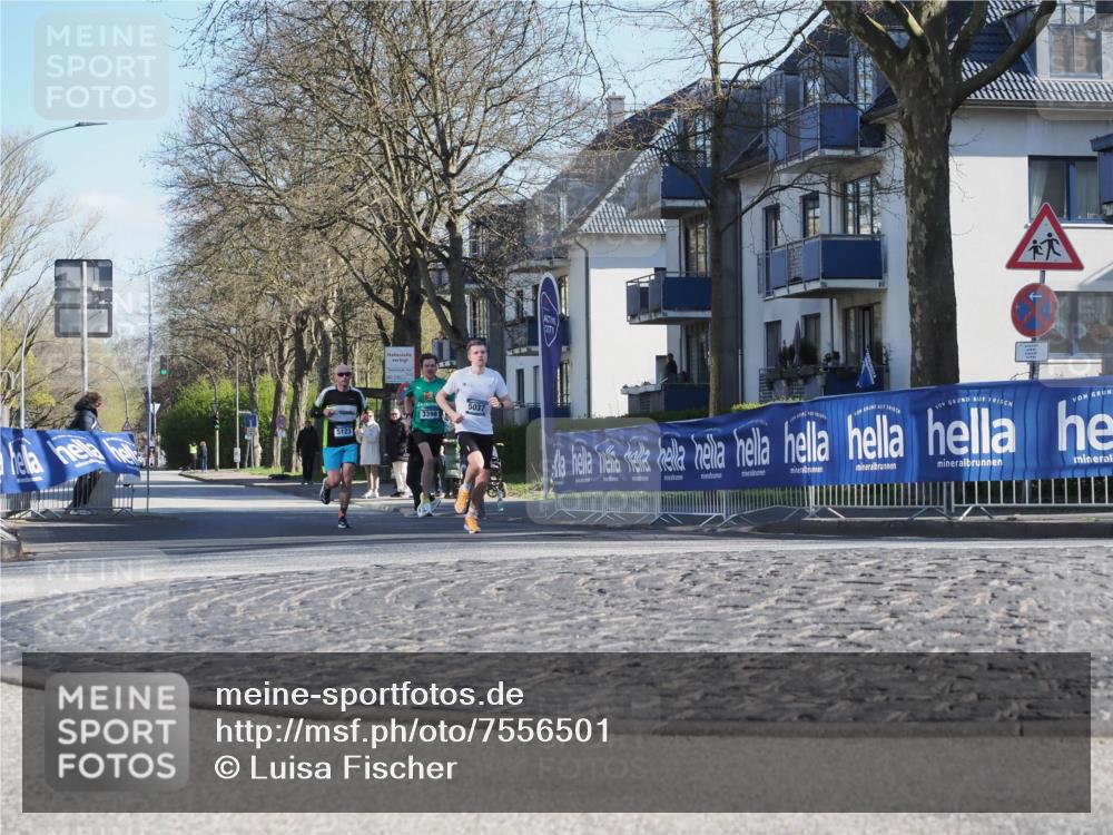 06.04.2025 - 44. Internationalen Wilhelmsburger Insellauf Luisa Fischer http://msf.ph/oto/7556501 06.04.2025 10:11:04 Ziel 5123, 3398, 5037 meine-sportfotos.de