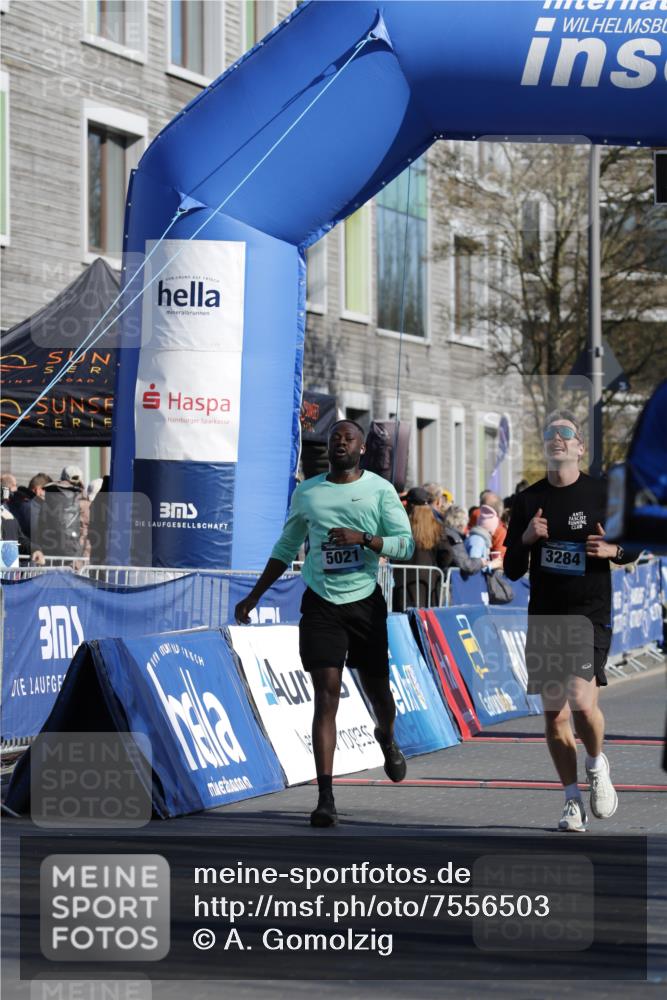 06.04.2025 - 44. Internationalen Wilhelmsburger Insellauf A. Gomolzig http://msf.ph/oto/7556503 06.04.2025 10:29:17 Ziel 3284, 3443, 3611, 3624, 5021 meine-sportfotos.de