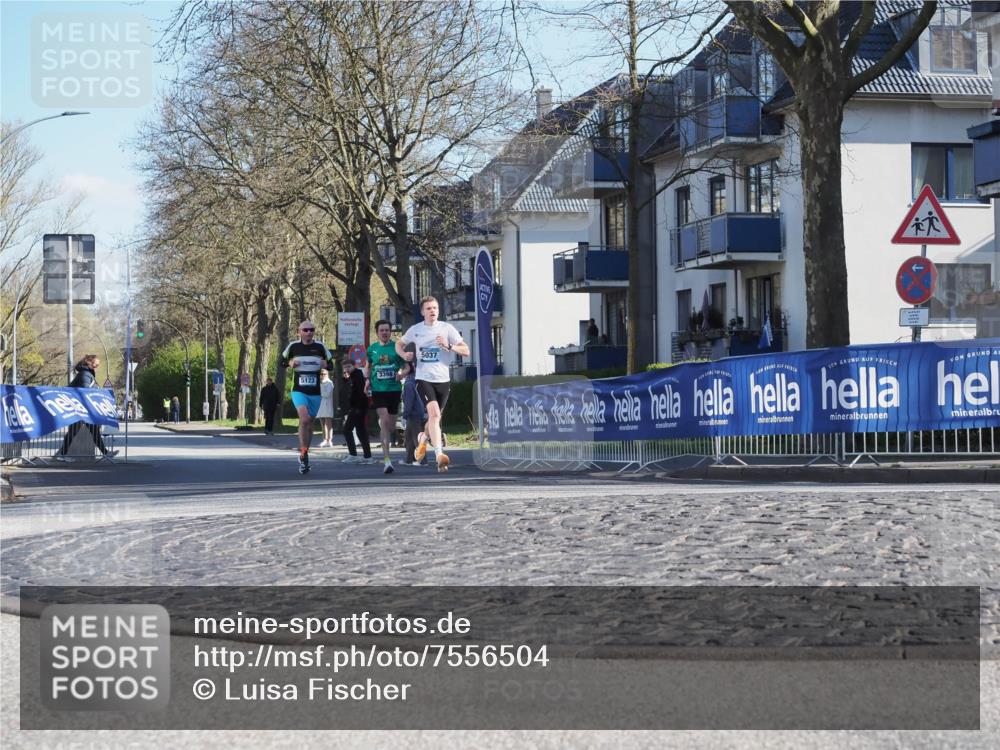 06.04.2025 - 44. Internationalen Wilhelmsburger Insellauf Luisa Fischer http://msf.ph/oto/7556504 06.04.2025 10:11:04 Ziel 5123, 3398, 5037, 3057 meine-sportfotos.de