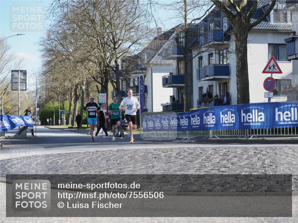 06.04.2025 - 44. Internationalen Wilhelmsburger Insellauf Luisa Fischer http://msf.ph/oto/7556506 06.04.2025 10:11:04 Ziel 5123, 3398, 5037 meine-sportfotos.de