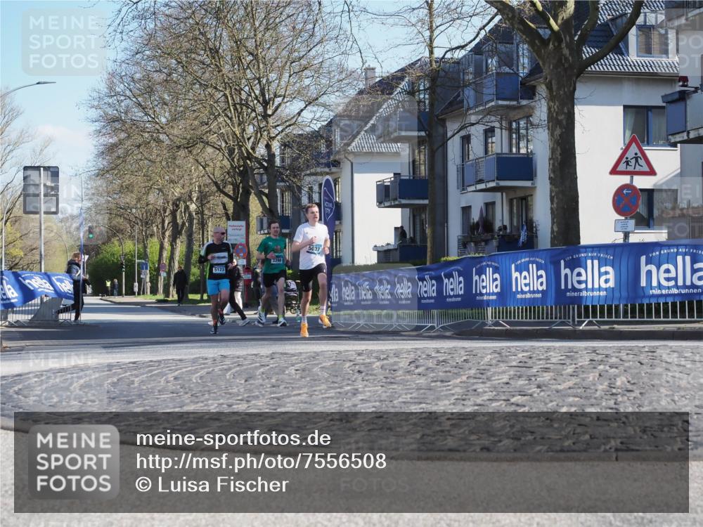 06.04.2025 - 44. Internationalen Wilhelmsburger Insellauf Luisa Fischer http://msf.ph/oto/7556508 06.04.2025 10:11:04 Ziel 5123, 3396, 5037 meine-sportfotos.de