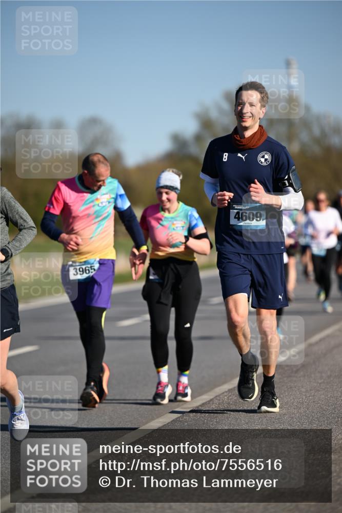 06.04.2025 - 44. Internationalen Wilhelmsburger Insellauf Dr. Thomas Lammeyer http://msf.ph/oto/7556516 06.04.2025 09:32:27 Laufen 3965, 8, 4609 meine-sportfotos.de