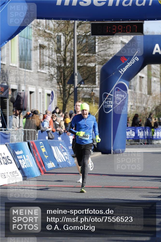 06.04.2025 - 44. Internationalen Wilhelmsburger Insellauf A. Gomolzig http://msf.ph/oto/7556523 06.04.2025 10:29:05 Ziel 3624, 4082, 4360, 4385 meine-sportfotos.de