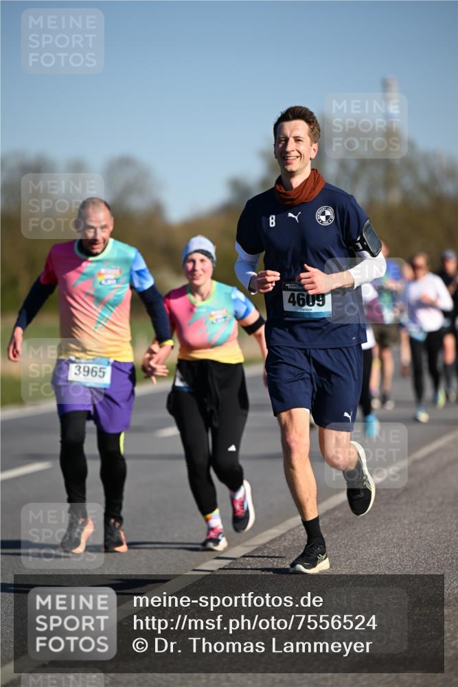 06.04.2025 - 44. Internationalen Wilhelmsburger Insellauf Dr. Thomas Lammeyer http://msf.ph/oto/7556524 06.04.2025 09:32:27 Laufen 3965, 8, 4609 meine-sportfotos.de