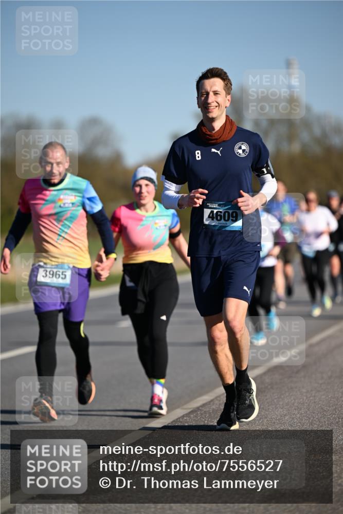 06.04.2025 - 44. Internationalen Wilhelmsburger Insellauf Dr. Thomas Lammeyer http://msf.ph/oto/7556527 06.04.2025 09:32:27 Laufen 3965, 8, 4609 meine-sportfotos.de