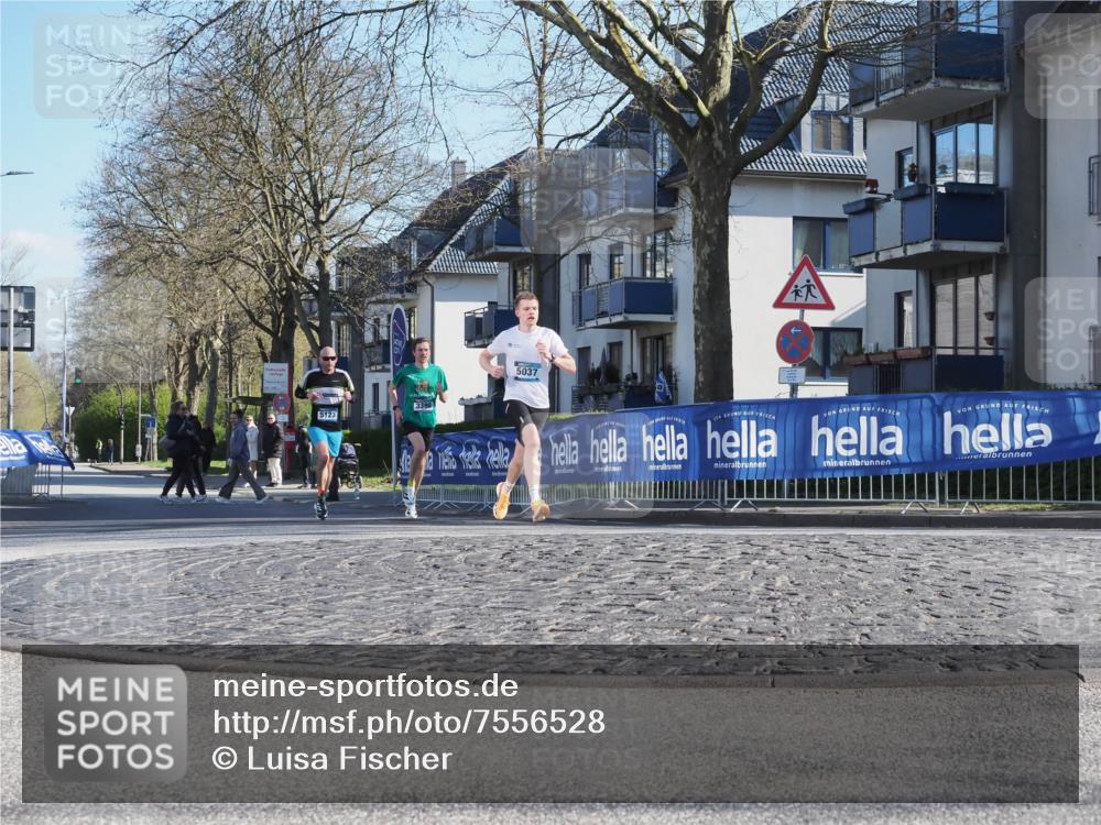 06.04.2025 - 44. Internationalen Wilhelmsburger Insellauf Luisa Fischer http://msf.ph/oto/7556528 06.04.2025 10:11:05 Ziel 5123, 5037 meine-sportfotos.de