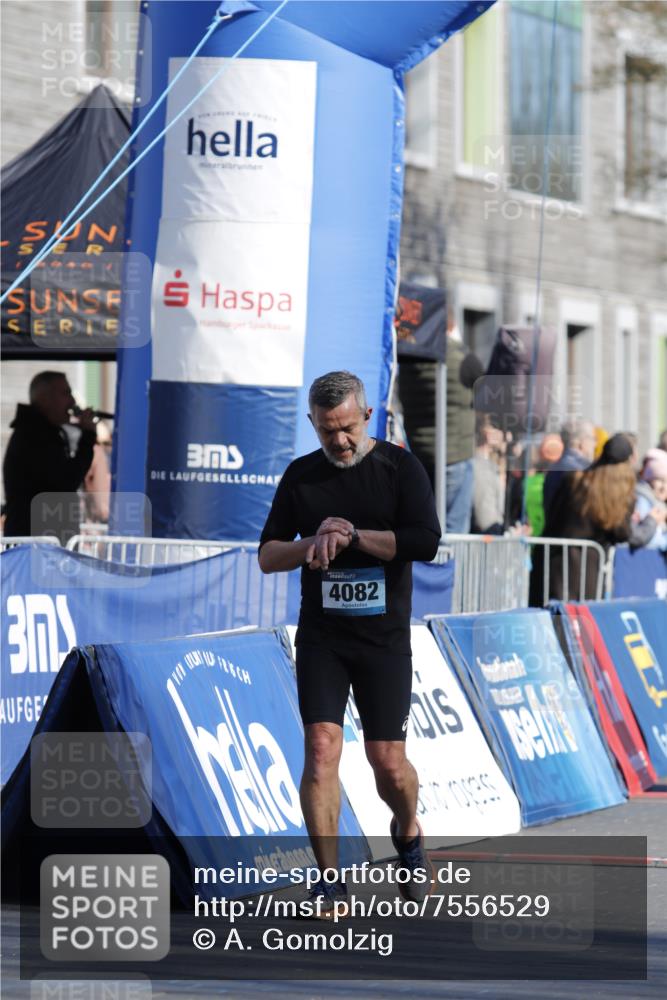 06.04.2025 - 44. Internationalen Wilhelmsburger Insellauf A. Gomolzig http://msf.ph/oto/7556529 06.04.2025 10:29:01 Ziel 4082, 4385 meine-sportfotos.de