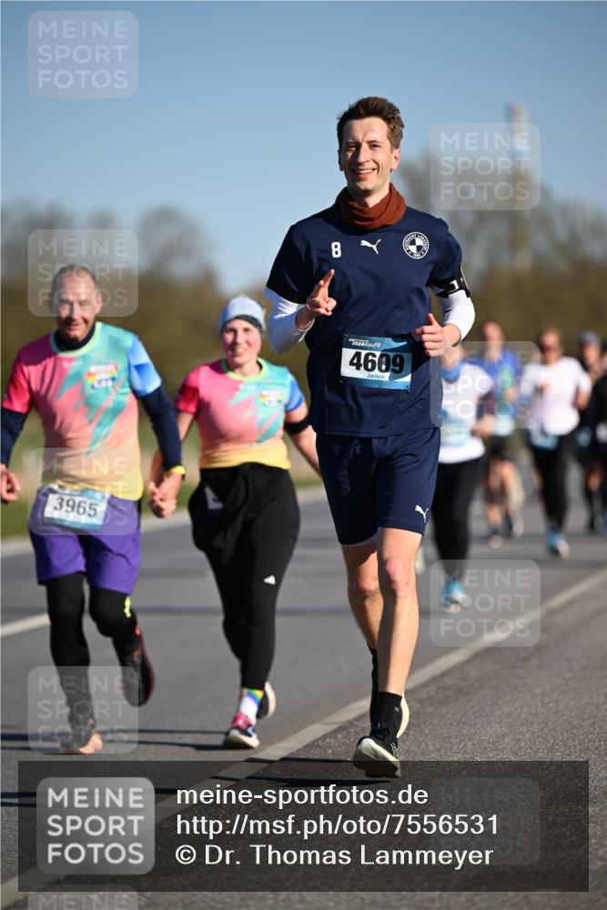 06.04.2025 - 44. Internationalen Wilhelmsburger Insellauf Dr. Thomas Lammeyer http://msf.ph/oto/7556531 06.04.2025 09:32:27 Laufen 3965, 8, 4609 meine-sportfotos.de