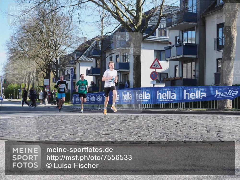 06.04.2025 - 44. Internationalen Wilhelmsburger Insellauf Luisa Fischer http://msf.ph/oto/7556533 06.04.2025 10:11:05 Ziel 5123, 3398, 5037 meine-sportfotos.de