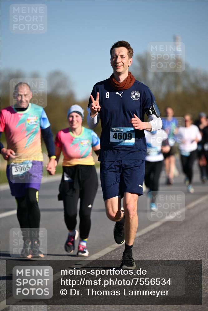 06.04.2025 - 44. Internationalen Wilhelmsburger Insellauf Dr. Thomas Lammeyer http://msf.ph/oto/7556534 06.04.2025 09:32:28 Laufen 3965, 8, 4609 meine-sportfotos.de