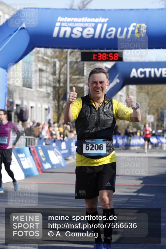 06.04.2025 - 44. Internationalen Wilhelmsburger Insellauf A. Gomolzig http://msf.ph/oto/7556536 06.04.2025 10:28:56 Ziel 3403, 3884, 4385 meine-sportfotos.de