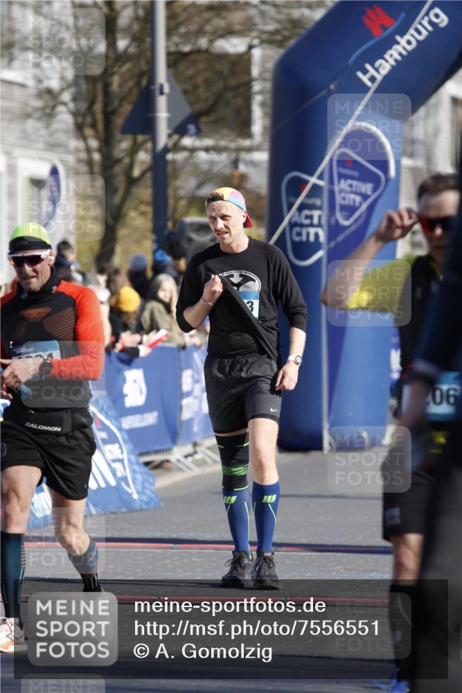 06.04.2025 - 44. Internationalen Wilhelmsburger Insellauf A. Gomolzig http://msf.ph/oto/7556551 06.04.2025 10:28:48 Ziel 3403, 3884, 4250, 5206 meine-sportfotos.de