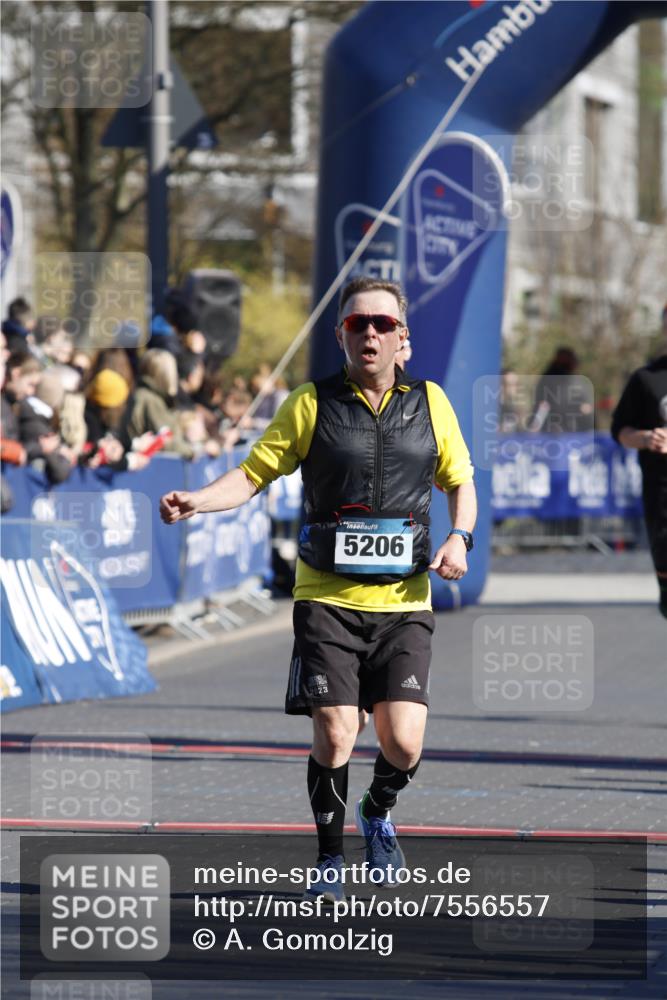 06.04.2025 - 44. Internationalen Wilhelmsburger Insellauf A. Gomolzig http://msf.ph/oto/7556557 06.04.2025 10:28:44 Ziel 3884, 4250, 4454, 5206 meine-sportfotos.de