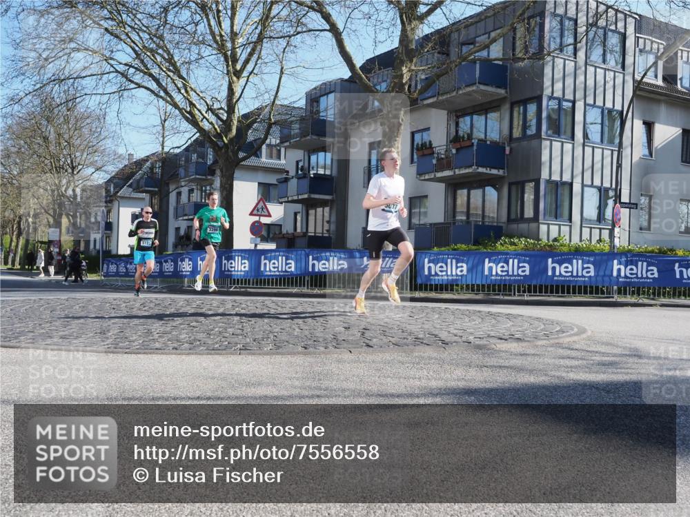 06.04.2025 - 44. Internationalen Wilhelmsburger Insellauf Luisa Fischer http://msf.ph/oto/7556558 06.04.2025 10:11:07 Ziel 5123, 3398, 037 meine-sportfotos.de