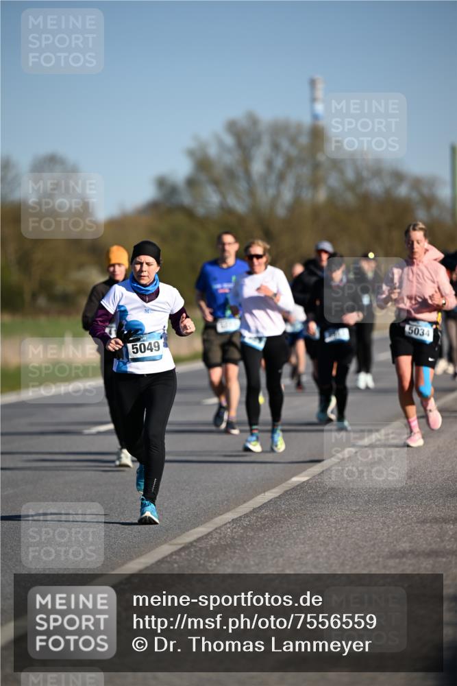 06.04.2025 - 44. Internationalen Wilhelmsburger Insellauf Dr. Thomas Lammeyer http://msf.ph/oto/7556559 06.04.2025 09:32:30 Laufen 5049, 5034 meine-sportfotos.de