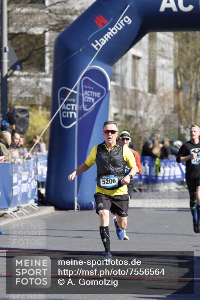 06.04.2025 - 44. Internationalen Wilhelmsburger Insellauf A. Gomolzig http://msf.ph/oto/7556564 06.04.2025 10:28:42 Ziel 4174, 4250, 4263, 4454, 5206 meine-sportfotos.de