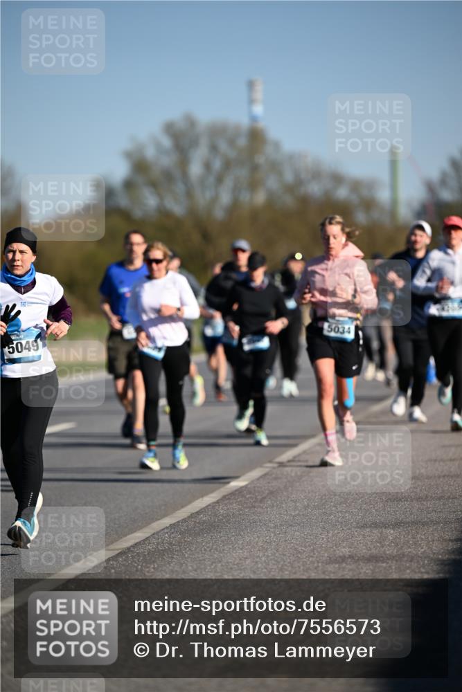 06.04.2025 - 44. Internationalen Wilhelmsburger Insellauf Dr. Thomas Lammeyer http://msf.ph/oto/7556573 06.04.2025 09:32:30 Laufen 5034, 5049 meine-sportfotos.de