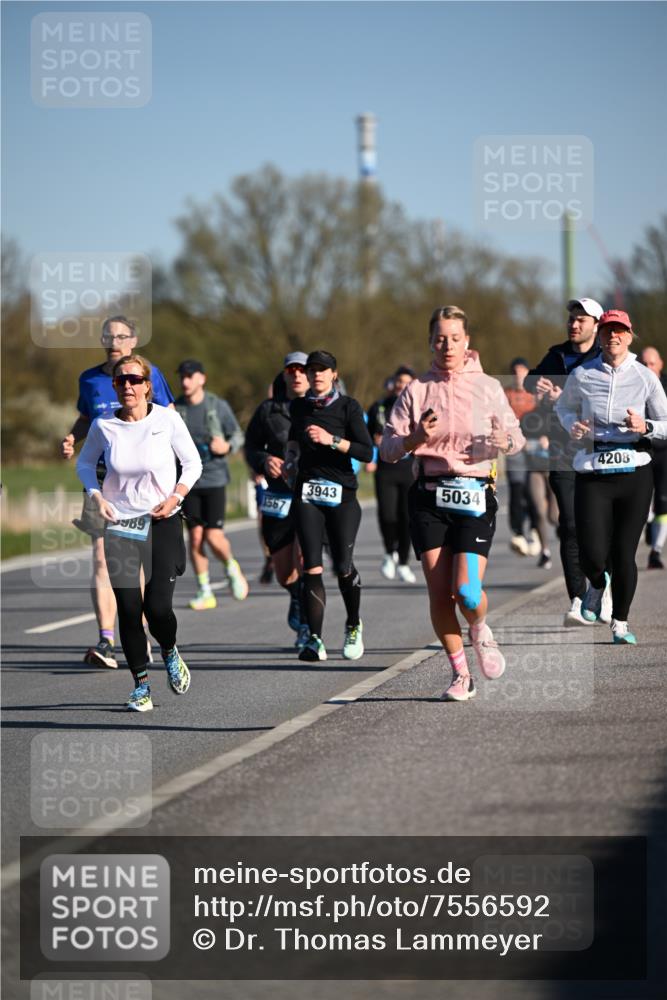 06.04.2025 - 44. Internationalen Wilhelmsburger Insellauf Dr. Thomas Lammeyer http://msf.ph/oto/7556592 06.04.2025 09:32:31 Laufen 989, 1567, 4208, 3943, 5034 meine-sportfotos.de