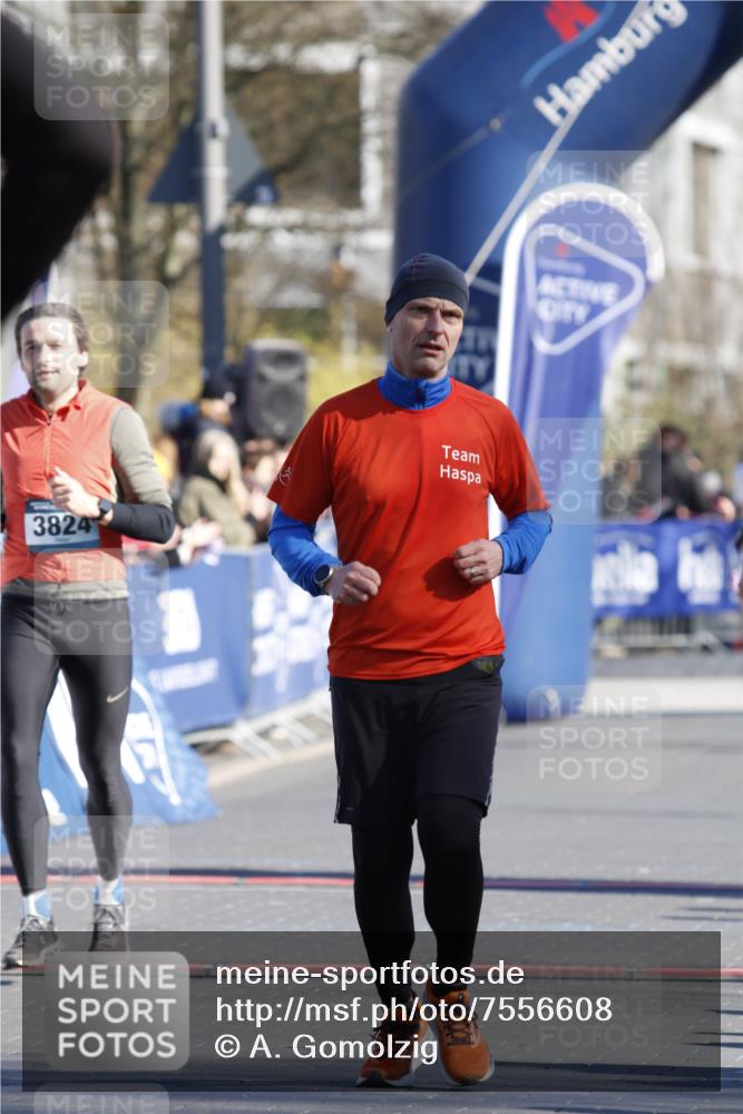 06.04.2025 - 44. Internationalen Wilhelmsburger Insellauf A. Gomolzig http://msf.ph/oto/7556608 06.04.2025 10:27:49 Ziel 3117, 3552, 3824, 4535 meine-sportfotos.de