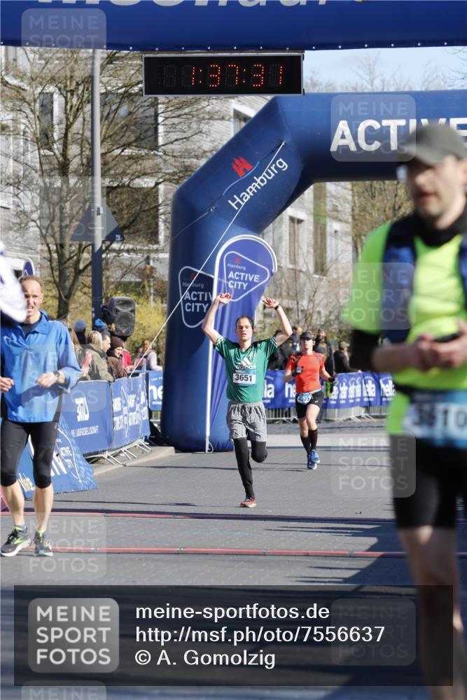 06.04.2025 - 44. Internationalen Wilhelmsburger Insellauf A. Gomolzig http://msf.ph/oto/7556637 06.04.2025 10:27:29 Ziel 3181, 3344, 4207, 4252, 4553 meine-sportfotos.de